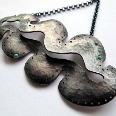 Giant clam necklace with turquise