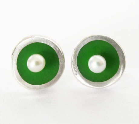 Green Stud Earrings with freshwater pearls 