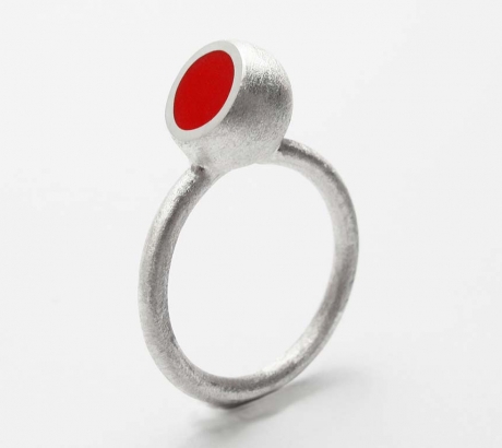Piros félgömb gyűrű