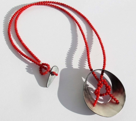 Baroque necklace with red coral