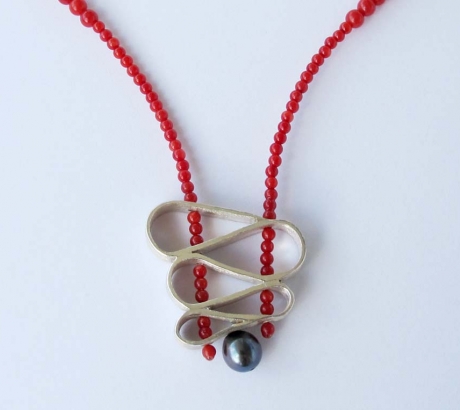 Baroque necklace with Black Pearl and Coral