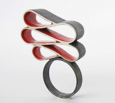 Piros belsejű barokk ezüst gyűrű