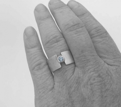 White gold Ring with Topaz