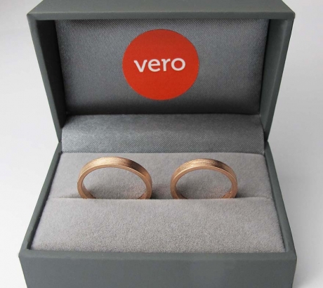 Rose gold wedding rings in boxn