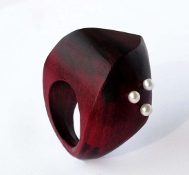 Amarantfa gyűrű gyöngyökkel