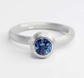Minimál london blue topáz gyűrű