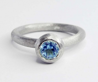 Minimál sky blue topáz gyűrű